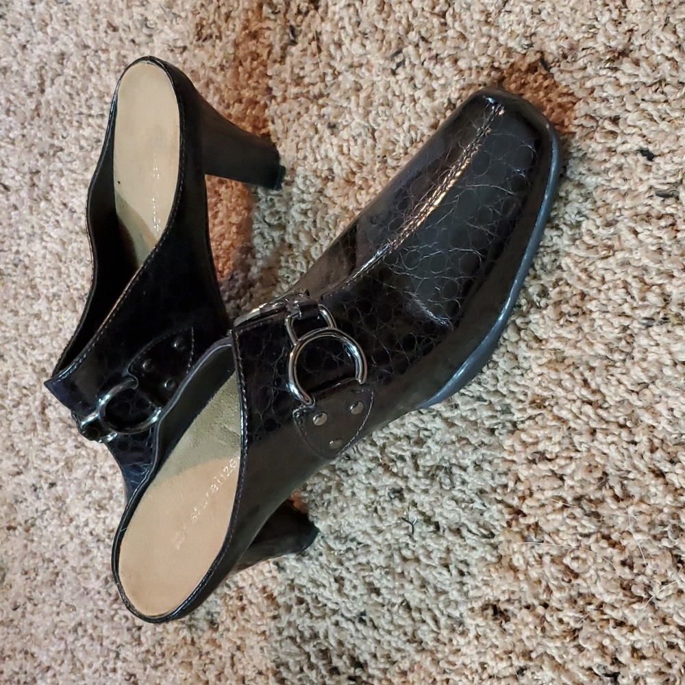 Open Back Naturalizer dressy shoe